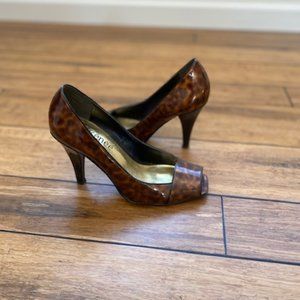 High heel patterened shoe